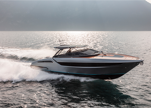 Ferretti Group expands its presence in Greece and awards an exclusive dealership to Okeanis. 