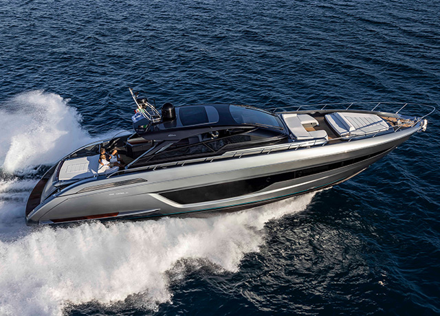 Ferretti Group electrifies the Discover Boating Miami International Boat Show. 